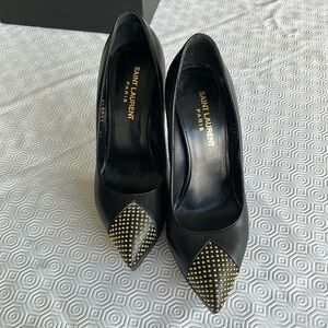 Black high heeled pump